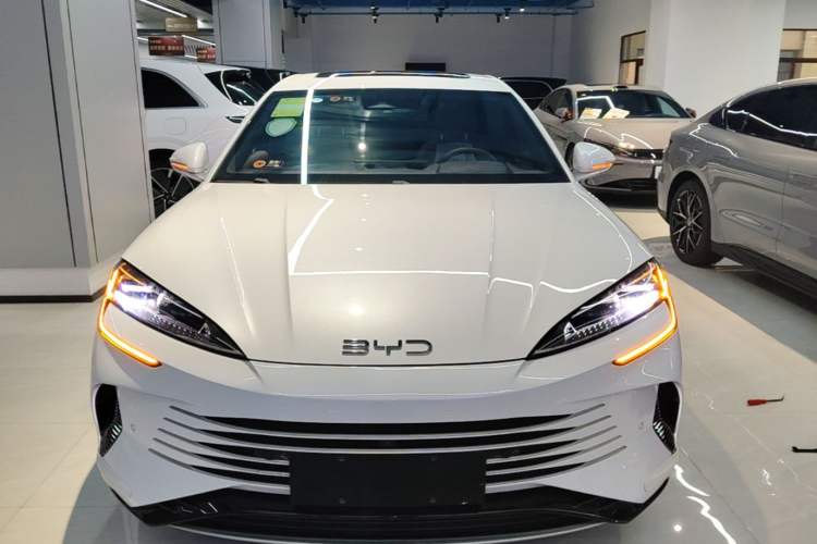 Used BYD Seal 2023 DM-i 1.5T 121km Flagship Model Front