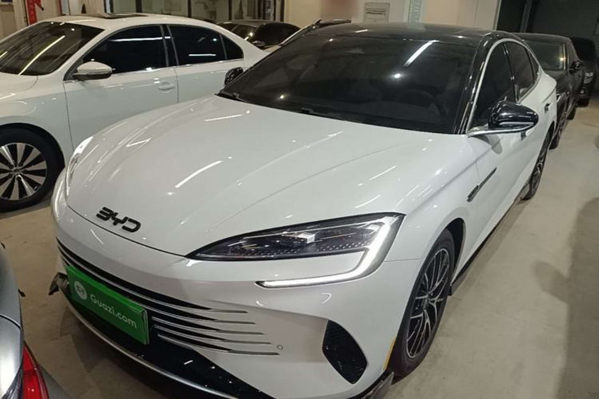 Used BYD Seal 2023 DM-i 1.5L 121km Prestige Model Front Left 45 Deg