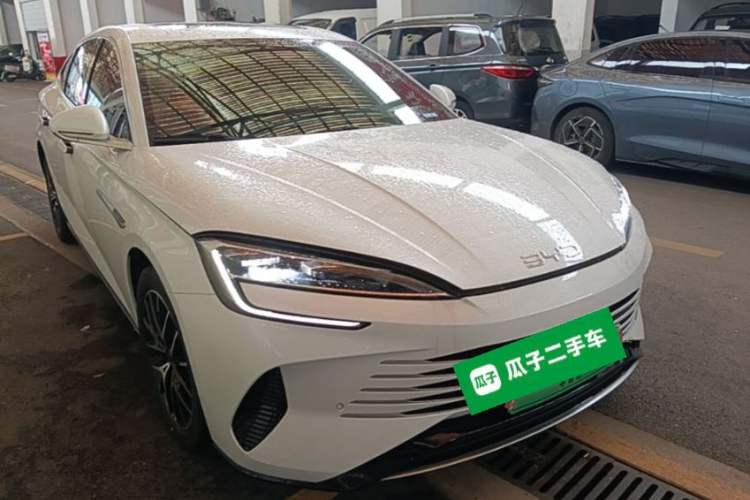 Used BYD Seal 2023 DM-i 1.5L 121km Luxury Model Front Right 45 Deg