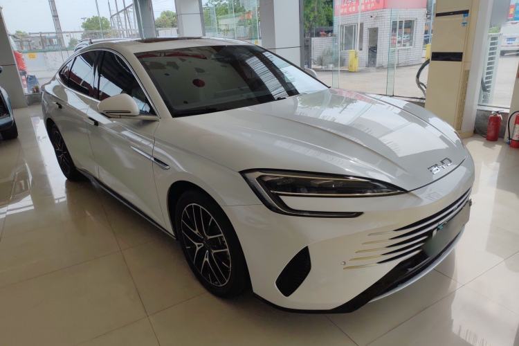 Used BYD Seal 2023 DM-i 1.5L 121km Prestige Model Front Right 45 Deg