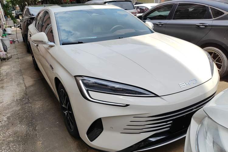 Used BYD Seal 2023 DM-i 1.5T 121km Flagship Model Front Right 45 Deg