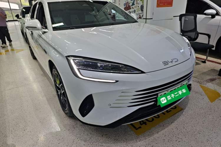 Used BYD Seal 2023 DM-i 1.5T 121km Prestige Model Front Right 45 Deg