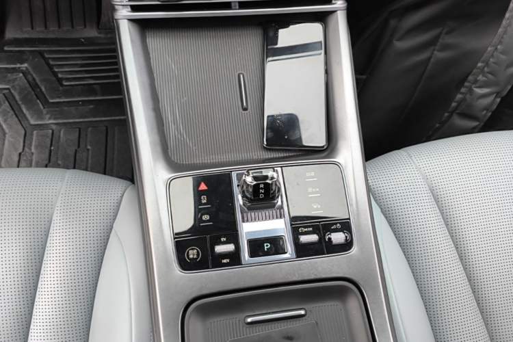 Used BYD Seal 2023 DM-i 1.5L 121km Luxury Model Gear Lever