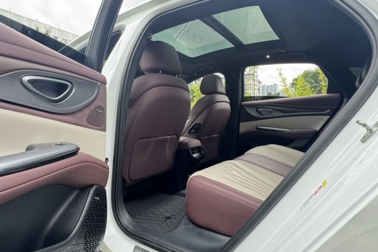 Used BYD Seal 2023 DM-i 1.5T 121km Flagship Model Interior 1