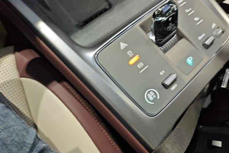 Used BYD Seal 2023 DM-i 1.5T 121km Prestige Model Interior 1