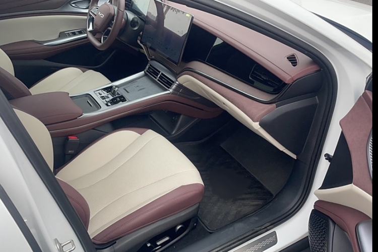 Used BYD Seal 2023 DM-i 1.5L 121km Prestige Model Interior 12