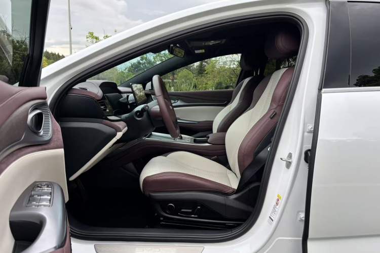Used BYD Seal 2023 DM-i 1.5T 121km Prestige Model Interior 2