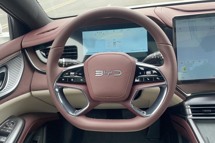 Used BYD Seal 2023 DM-i 1.5L 121km Prestige Model Interior 3