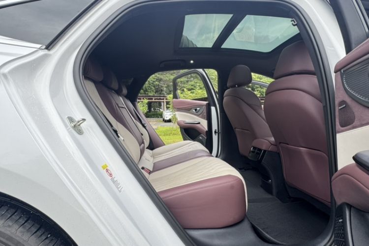 Used BYD Seal 2023 DM-i 1.5T 121km Flagship Model Interior 3