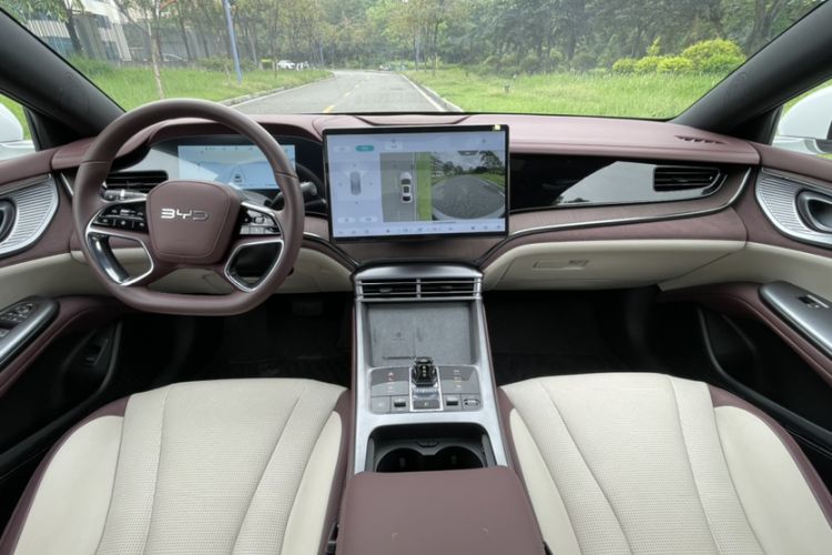 Used BYD Seal 2023 DM-i 1.5L 121km Prestige Model Interior 4