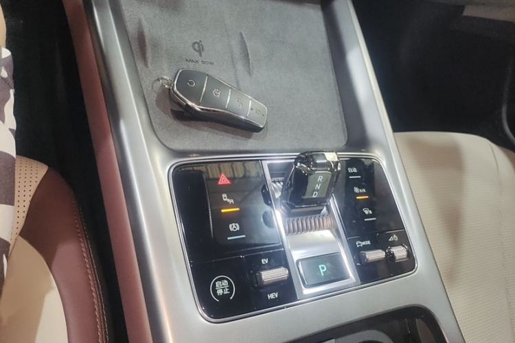 Used BYD Seal 2023 DM-i 1.5L 121km Prestige Model Interior 5