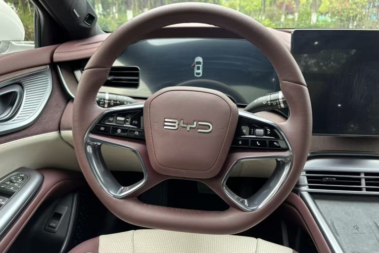Used BYD Seal 2023 DM-i 1.5T 121km Prestige Model Interior 6