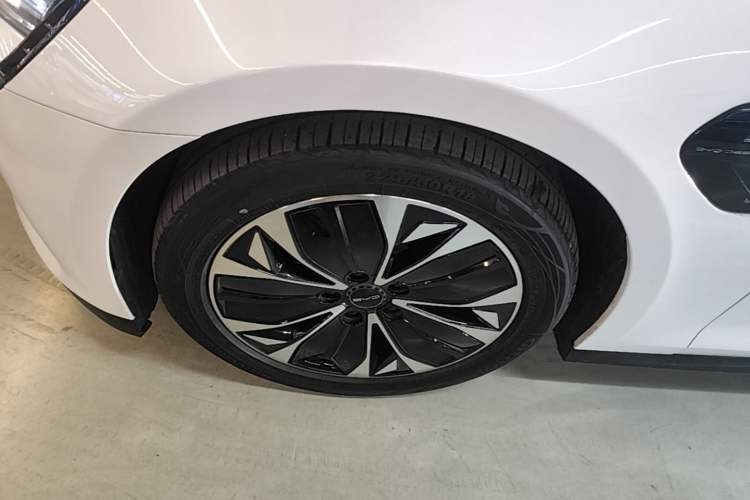 Used BYD Seal 2023 Champion Edition 550km Prestige Model Left Front Wheel Hub
