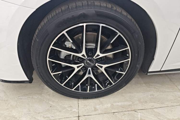 Used BYD Seal 2023 DM-i 1.5L 121km Prestige Model Left Front Wheel Hub