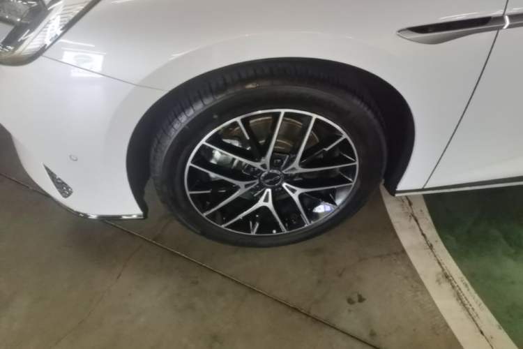 Used BYD Seal 2023 DM-i 1.5T 121km Flagship Model Left Front Wheel Hub