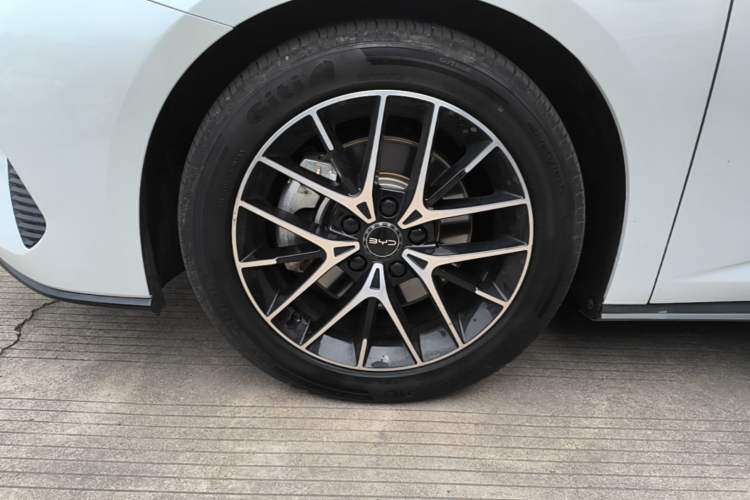 Used BYD Seal 2023 DM-i 1.5L 121km Luxury Model Left Front Wheel Hub