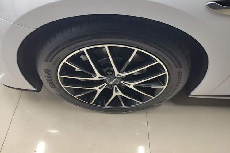 Used BYD Seal 2023 DM-i 1.5L 121km Prestige Model Left Front Wheel Hub
