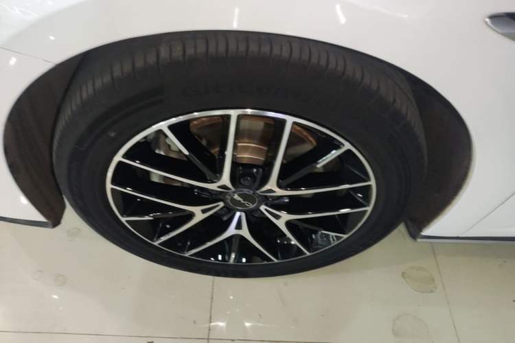 Used BYD Seal 2023 DM-i 1.5L 121km Prestige Model Left Front Wheel Hub