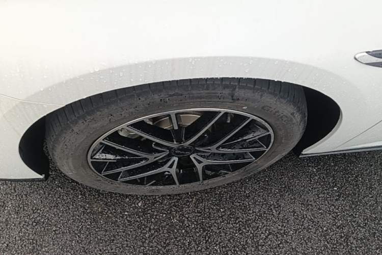 Used BYD Seal 2023 DM-i 1.5L 121km Luxury Model Left Front Wheel Hub