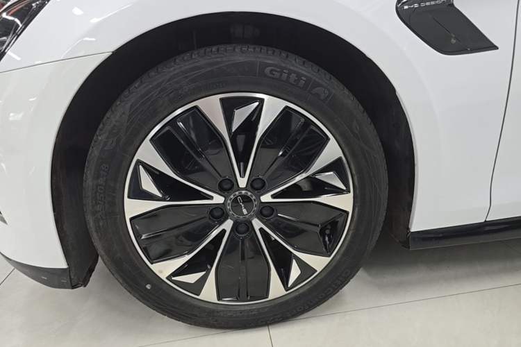 Used BYD Seal 2023 Champion Edition 550km Prestige Model Left Front Wheel Hub