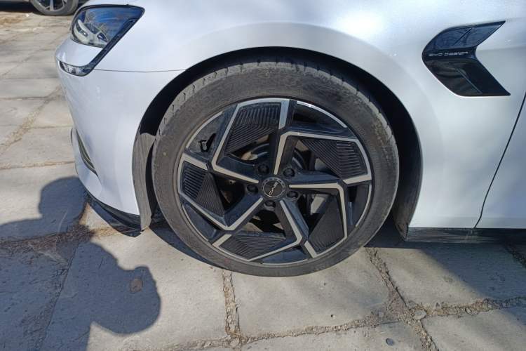 Used BYD Seal 2023 Champion Edition 700km Performance Version Left Front Wheel Hub