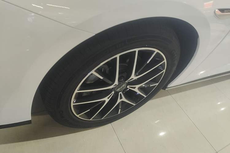 Used BYD Seal 2023 DM-i 1.5L 121km Prestige Model Left Front Wheel Hub