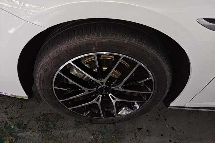 Used BYD Seal 2023 DM-i 1.5T 121km Flagship Model Left Front Wheel Hub