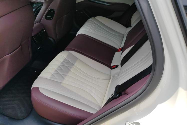 Used BYD Seal 2023 DM-i 1.5T 121km Flagship Model Left Rear Seat