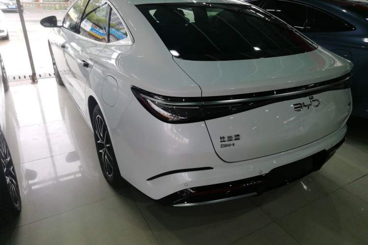 Used BYD Seal 2023 DM-i 1.5L 121km Prestige Model Left Side