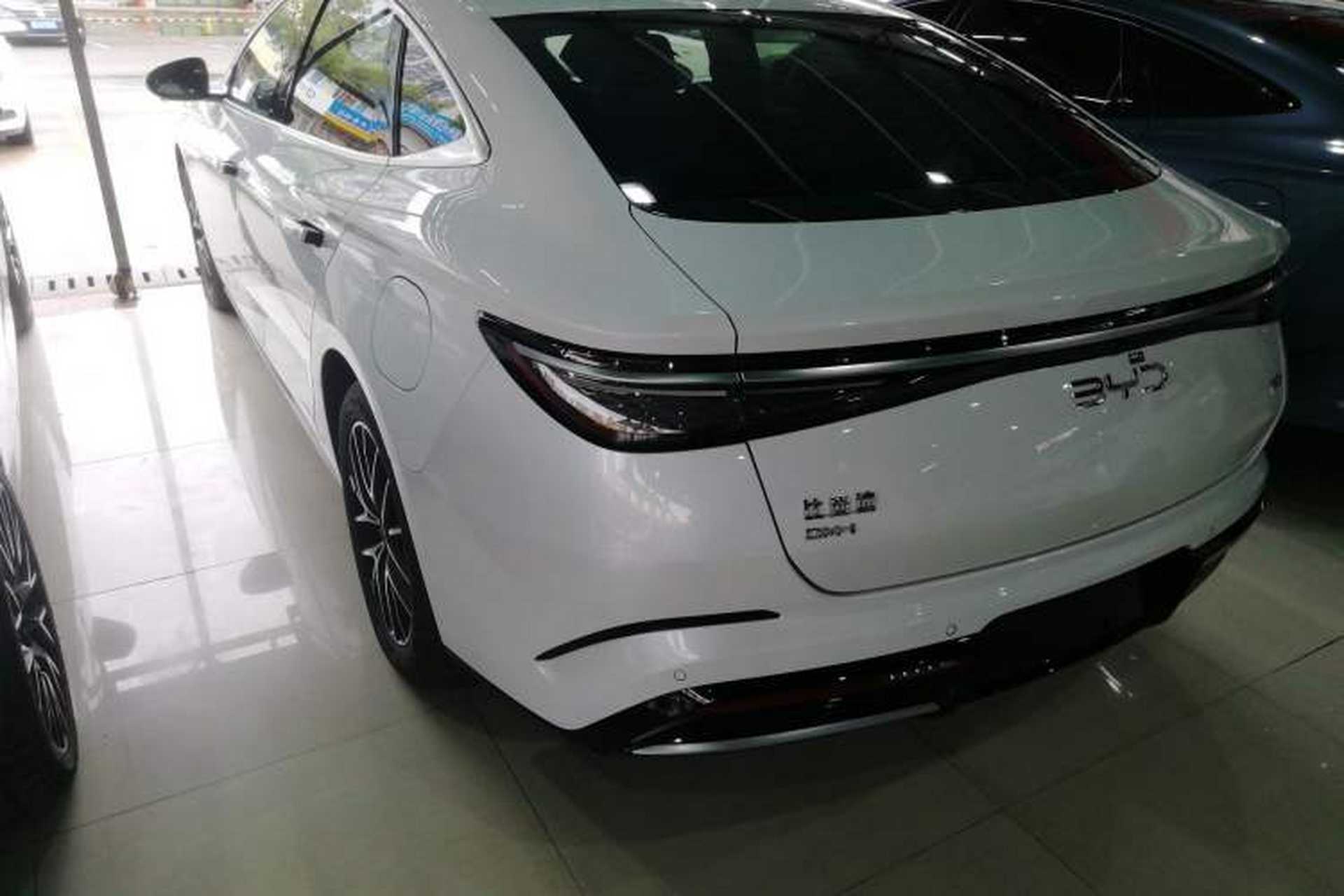 Used BYD Seal 2023 DM-i 1.5L 121km Prestige Model Left Side