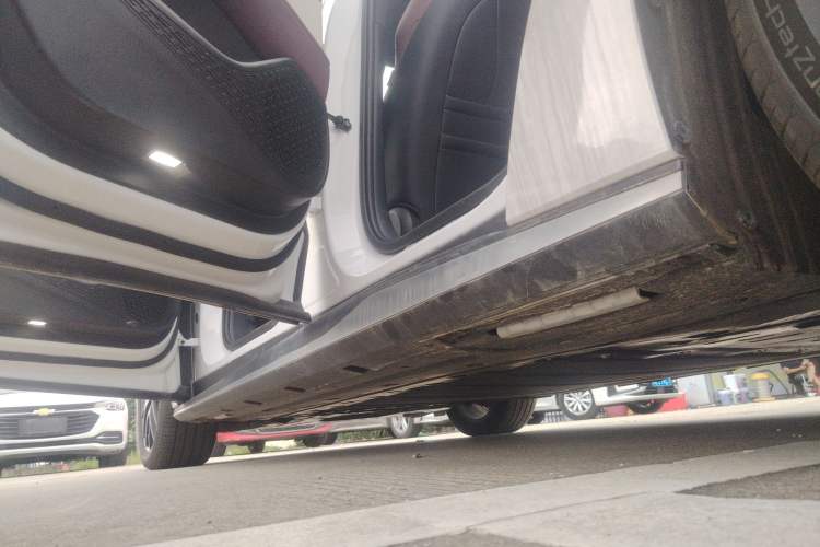 Used BYD Seal 2023 DM-i 1.5L 121km Prestige Model Left Side Sill