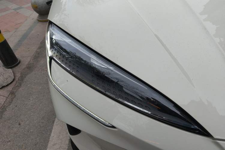 Used BYD Seal 2023 DM-i 1.5L 121km Prestige Model Right Front Headlight