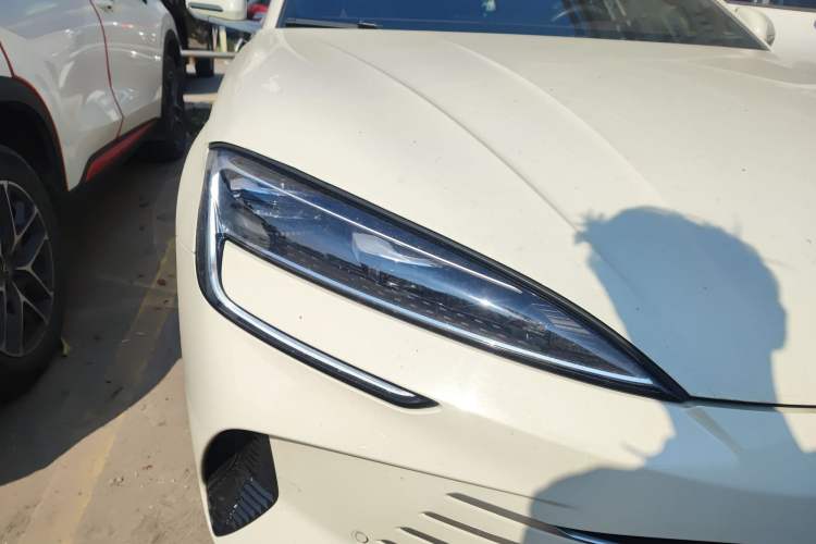 Used BYD Seal 2023 DM-i 1.5T 121km Prestige Model Right Front Headlight