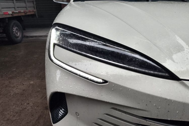 Used BYD Seal 2023 DM-i 1.5T 121km Flagship Model Right Front Headlight