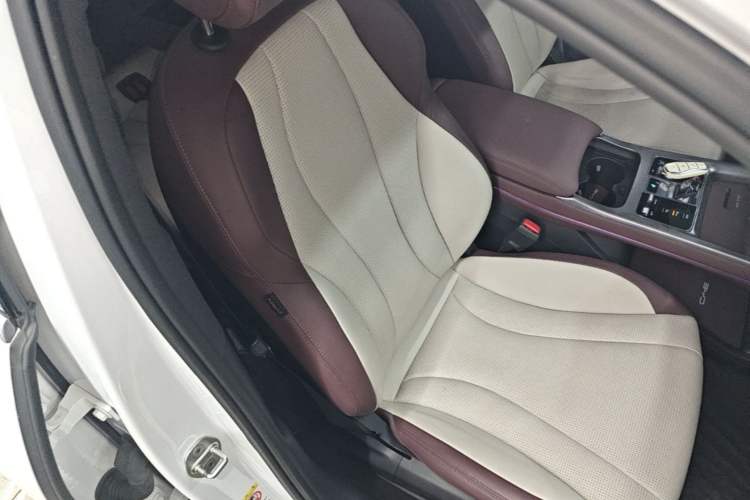 Used BYD Seal 2023 DM-i 1.5L 121km Prestige Model Right Front Seat