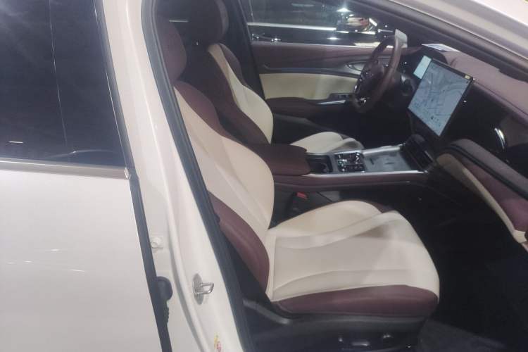 Used BYD Seal 2023 DM-i 1.5L 121km Prestige Model Right Front Seat
