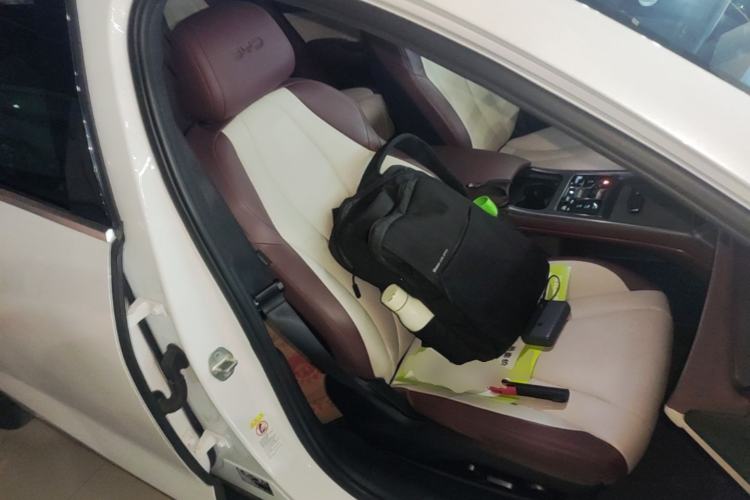 Used BYD Seal 2023 DM-i 1.5L 121km Prestige Model Right Front Seat