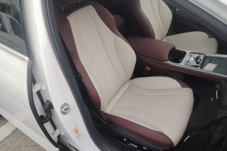 Used BYD Seal 2023 DM-i 1.5L 121km Prestige Model Right Front Seat