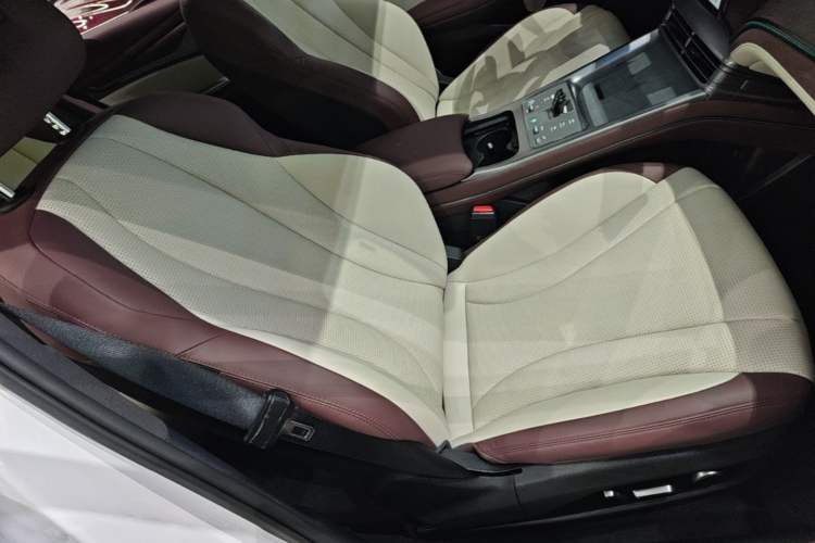 Used BYD Seal 2023 DM-i 1.5T 121km Prestige Model Right Front Seat