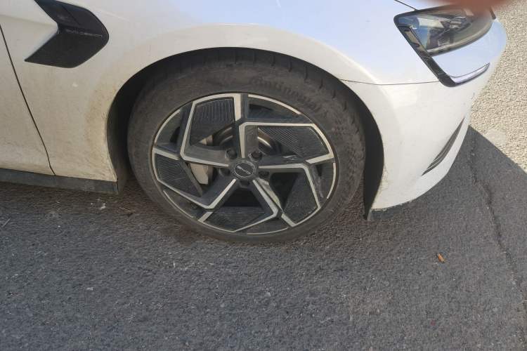 Used BYD Seal 2023 Champion Edition 700km Performance Version Right Front Wheel Hub