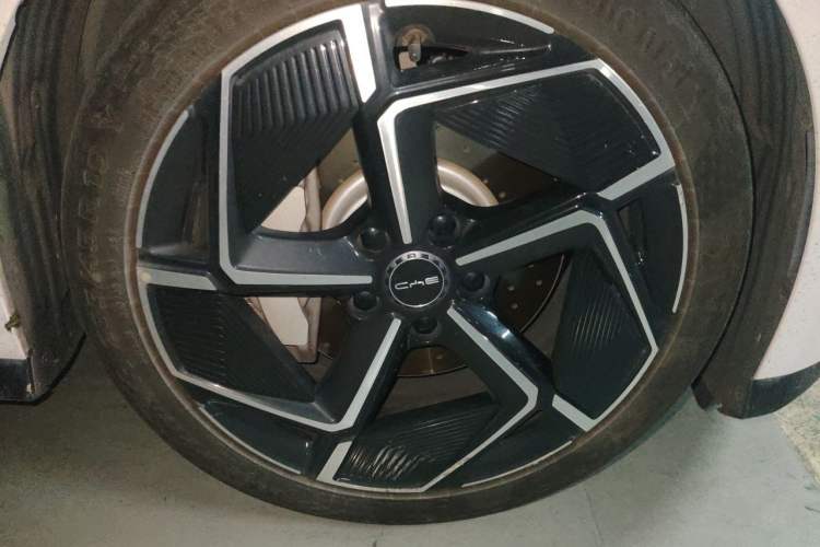 Used BYD Seal 2023 Champion Edition 700km Performance Version Right Front Wheel Hub