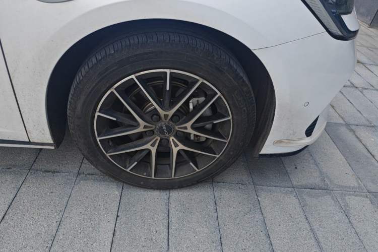 Used BYD Seal 2023 DM-i 1.5T 121km Flagship Model Right Front Wheel Hub