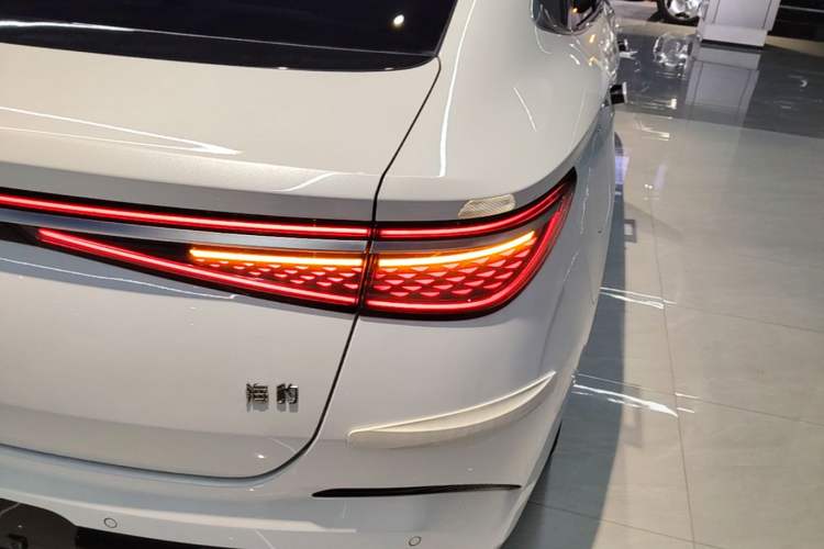Used BYD Seal 2023 DM-i 1.5T 121km Flagship Model Right Rear Taillight