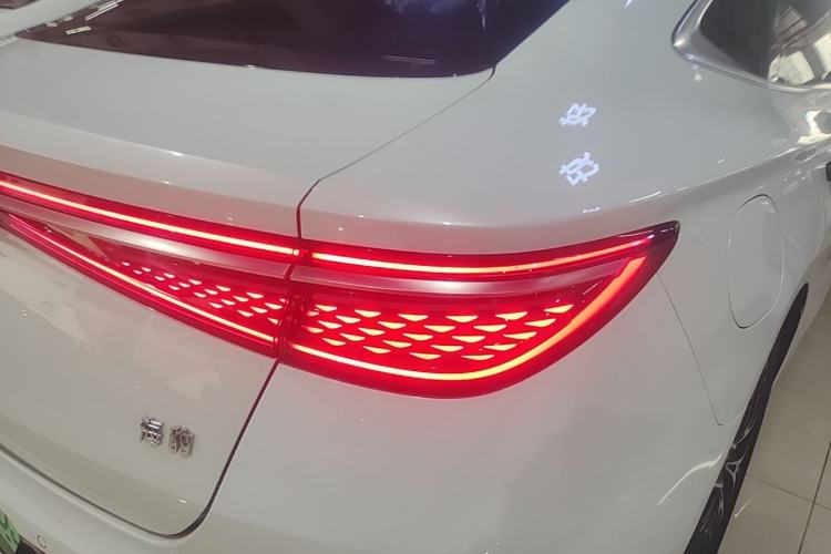 Used BYD Seal 2023 DM-i 1.5L 121km Prestige Model Right Rear Taillight