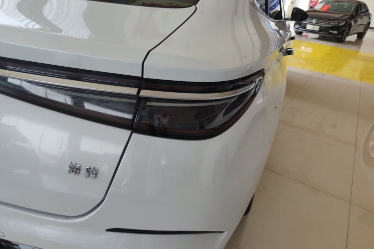 Used BYD Seal 2023 DM-i 1.5L 121km Prestige Model Right Rear Taillight
