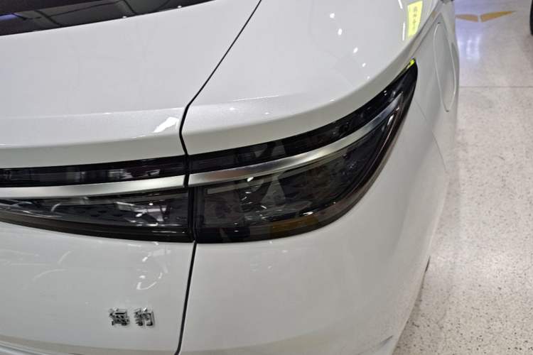 Used BYD Seal 2023 DM-i 1.5T 121km Prestige Model Right Rear Taillight