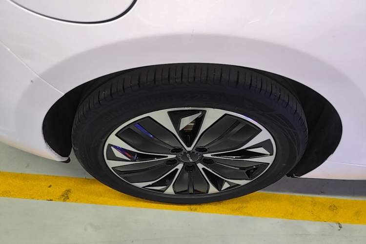 Used BYD Seal 2023 Champion Edition 550km Prestige Model Right Rear Wheel Hub