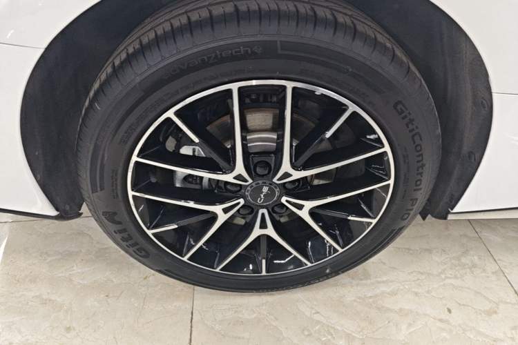 Used BYD Seal 2023 DM-i 1.5L 121km Prestige Model Right Rear Wheel Hub