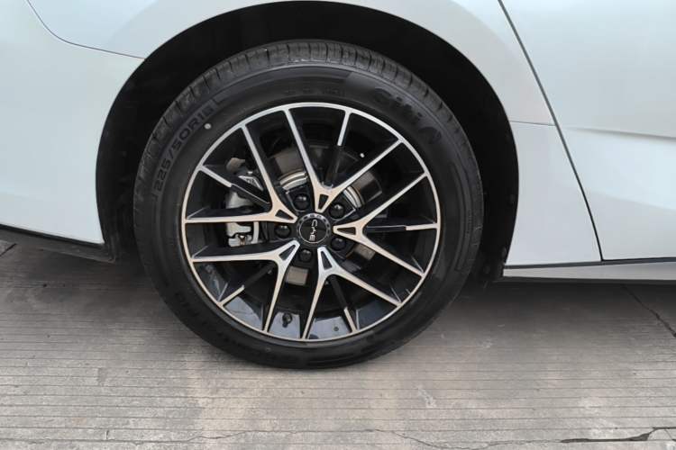 Used BYD Seal 2023 DM-i 1.5L 121km Luxury Model Right Rear Wheel Hub