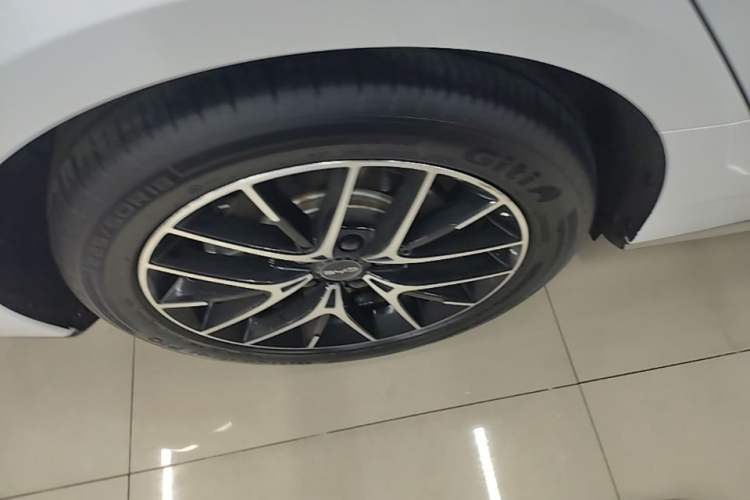 Used BYD Seal 2023 DM-i 1.5L 121km Prestige Model Right Rear Wheel Hub